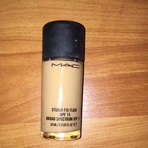 MAC Studio Fix Fluid NC 20